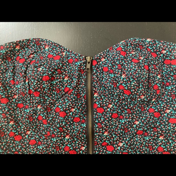 Silence and noise zip front crop top size L - Picture 2 of 4